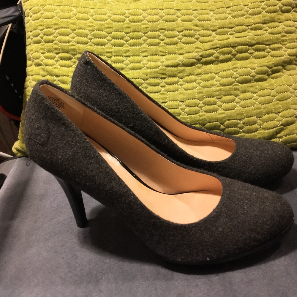 Nine West grey heather fabric pumps